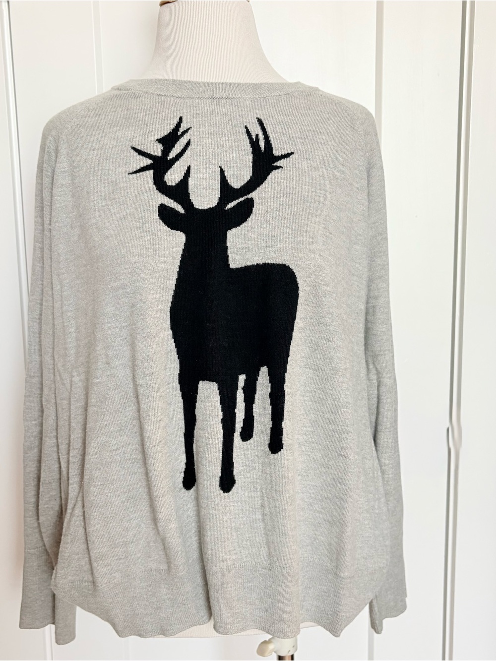 The Limy Gray Sweater with Black Deer XL